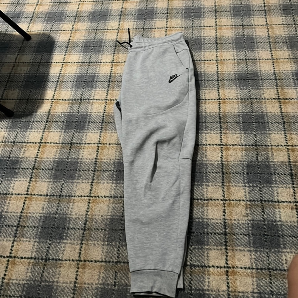 Mens nike tech pants. Grey